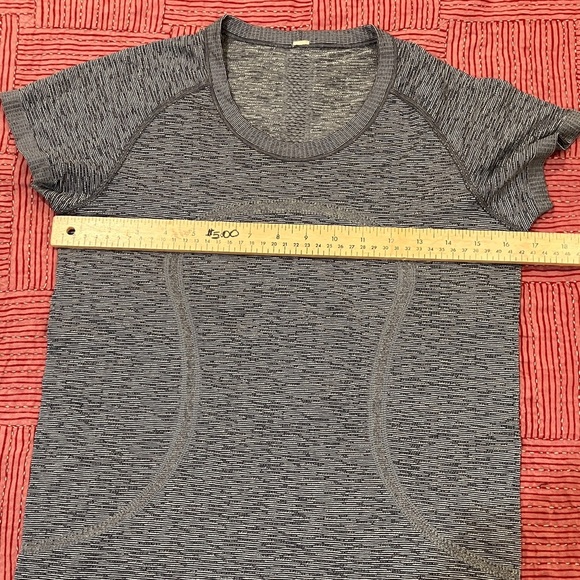 lululemon athletica women’s size 8 Heathered Gray Short Sleeve Tee - Picture 4 of 13